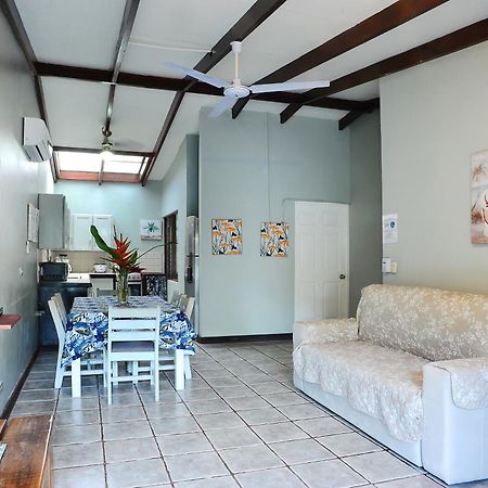 Private Fully Furnished Home At Wide Mouth Frog Hostel 케포스 외부 사진