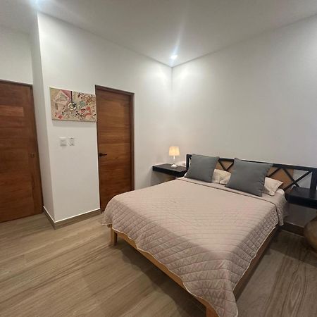 Private Fully Furnished Home At Wide Mouth Frog Hostel 케포스 외부 사진