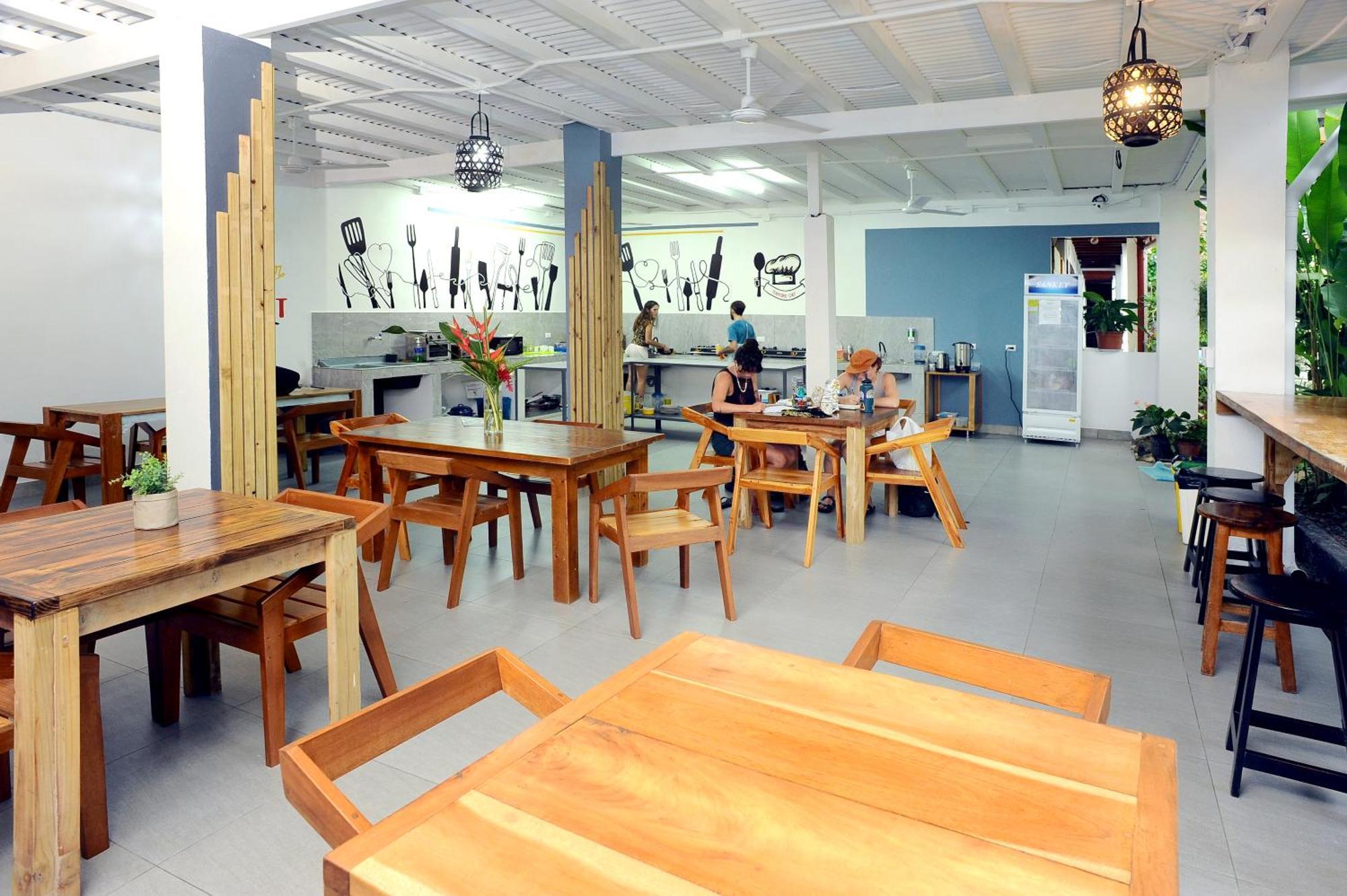 Private Fully Furnished Home At Wide Mouth Frog Hostel 케포스 외부 사진