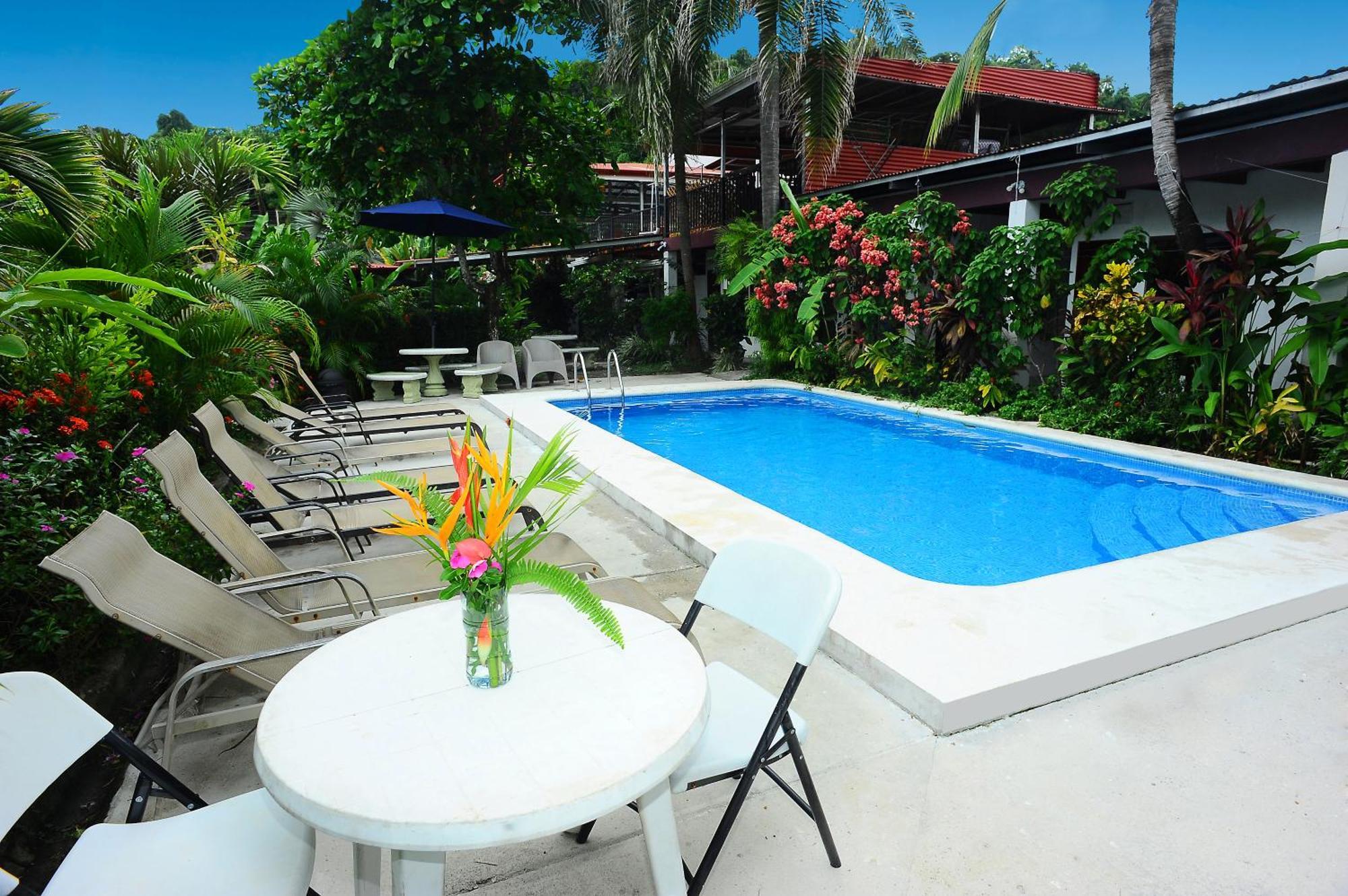 Private Fully Furnished Home At Wide Mouth Frog Hostel 케포스 외부 사진