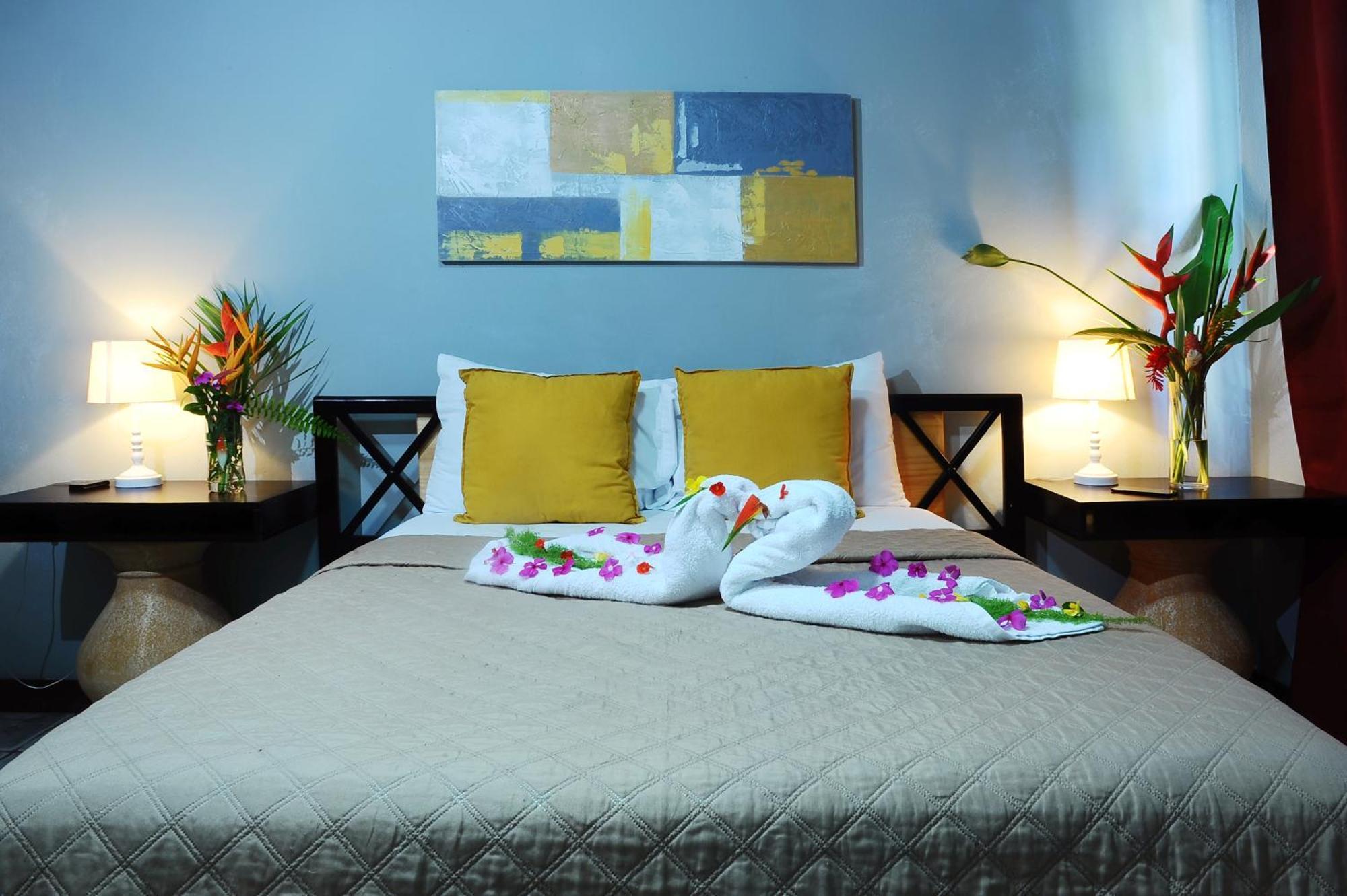 Private Fully Furnished Home At Wide Mouth Frog Hostel 케포스 외부 사진