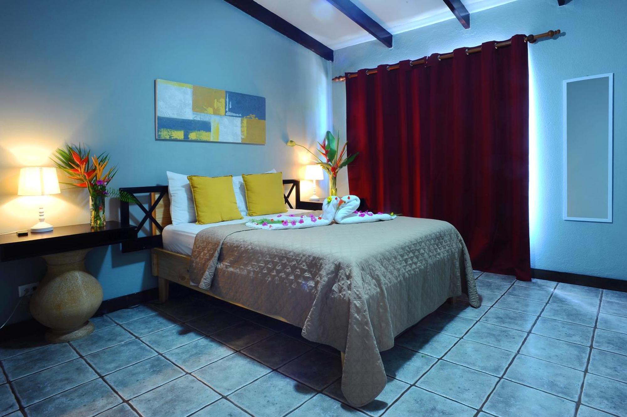 Private Fully Furnished Home At Wide Mouth Frog Hostel 케포스 외부 사진