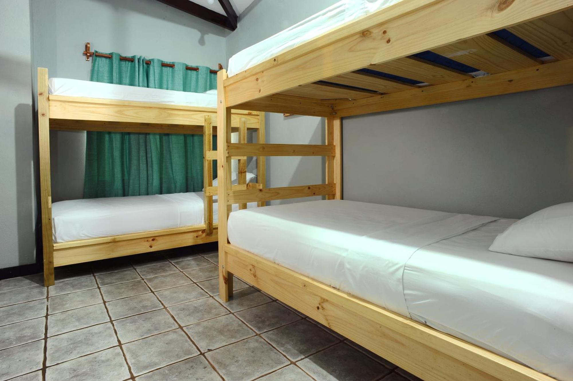 Private Fully Furnished Home At Wide Mouth Frog Hostel 케포스 외부 사진