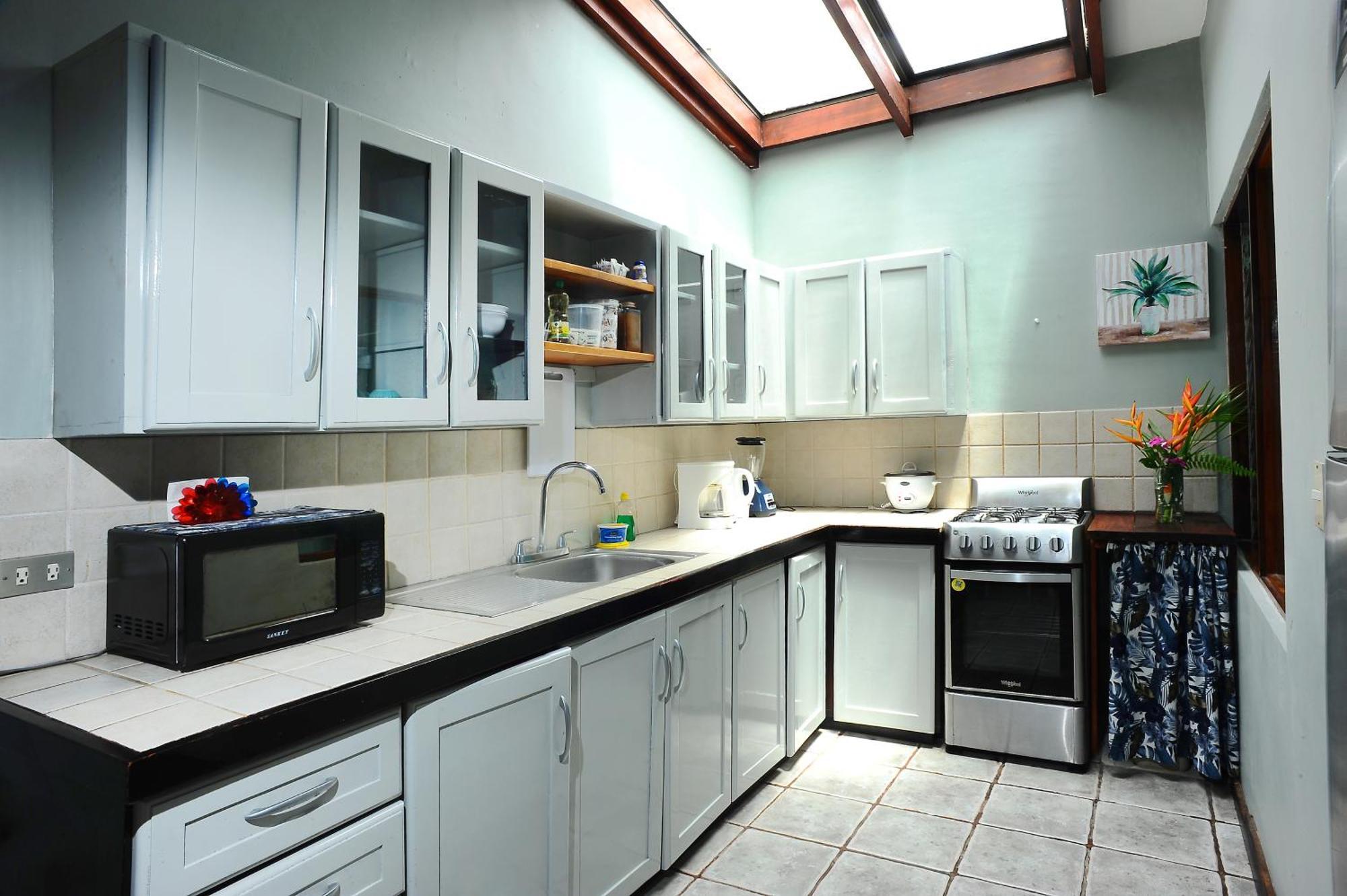 Private Fully Furnished Home At Wide Mouth Frog Hostel 케포스 외부 사진