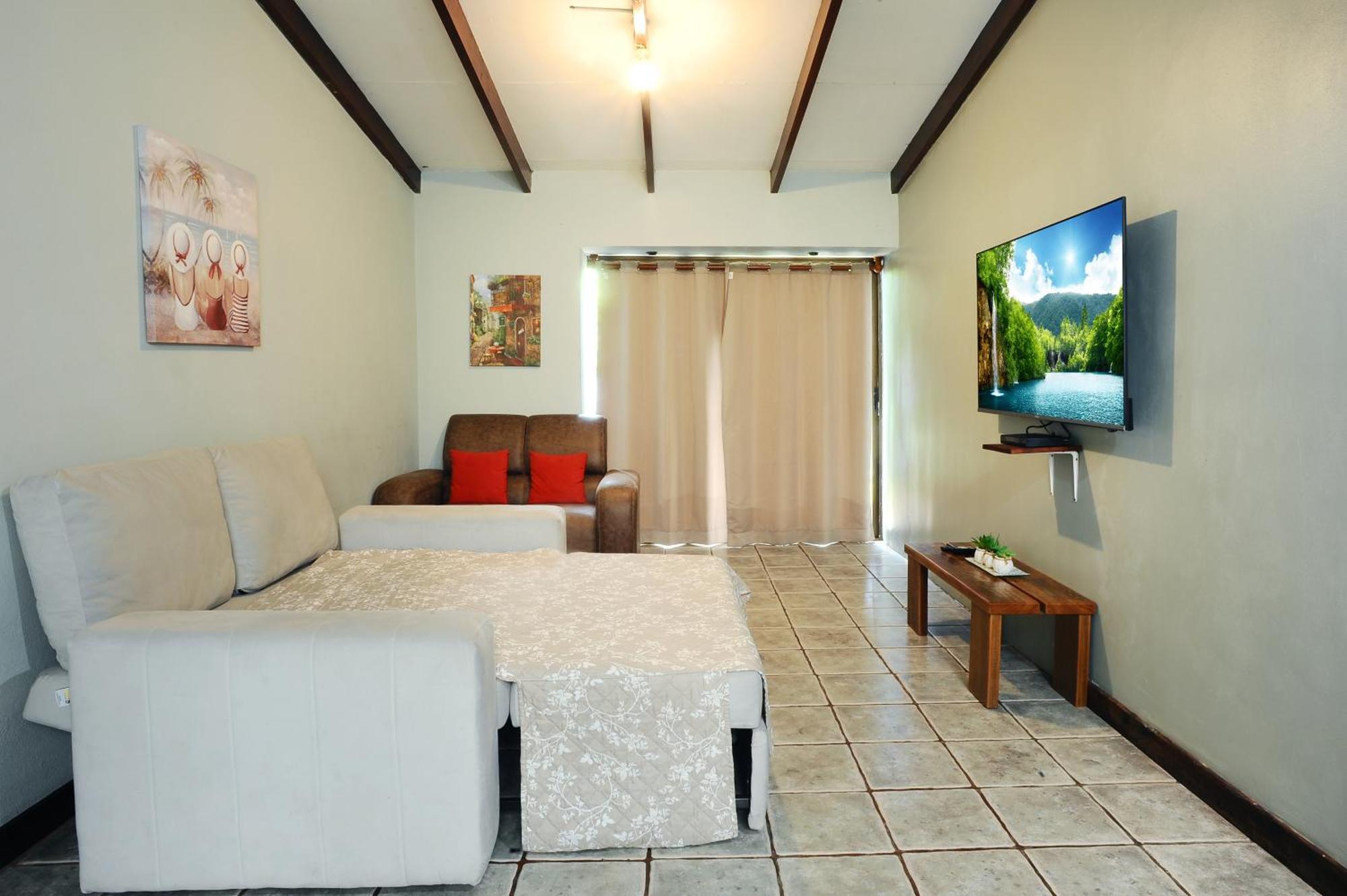 Private Fully Furnished Home At Wide Mouth Frog Hostel 케포스 외부 사진