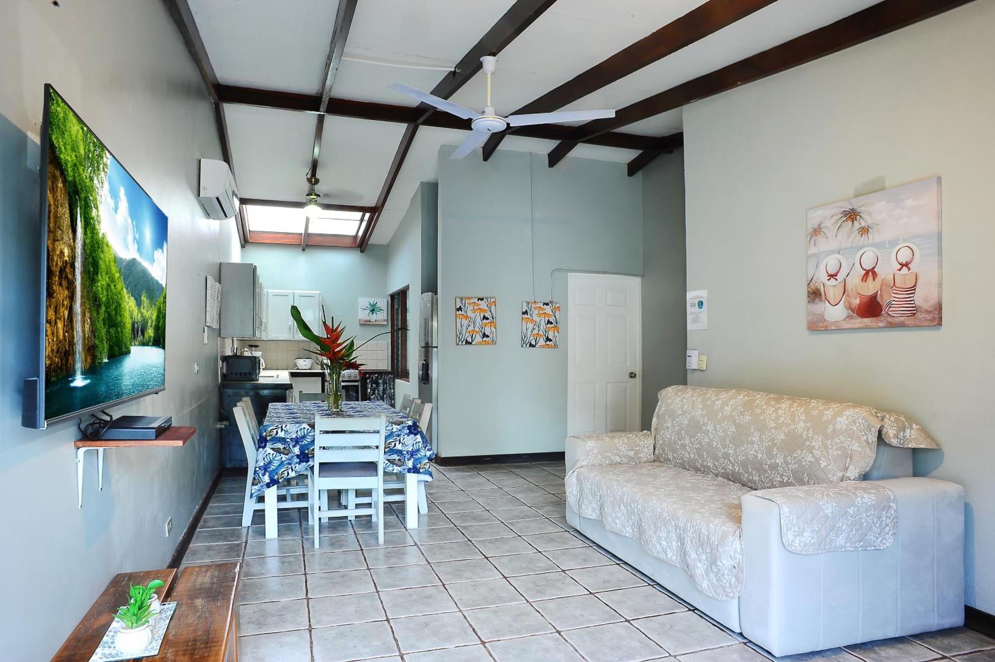 Private Fully Furnished Home At Wide Mouth Frog Hostel 케포스 외부 사진