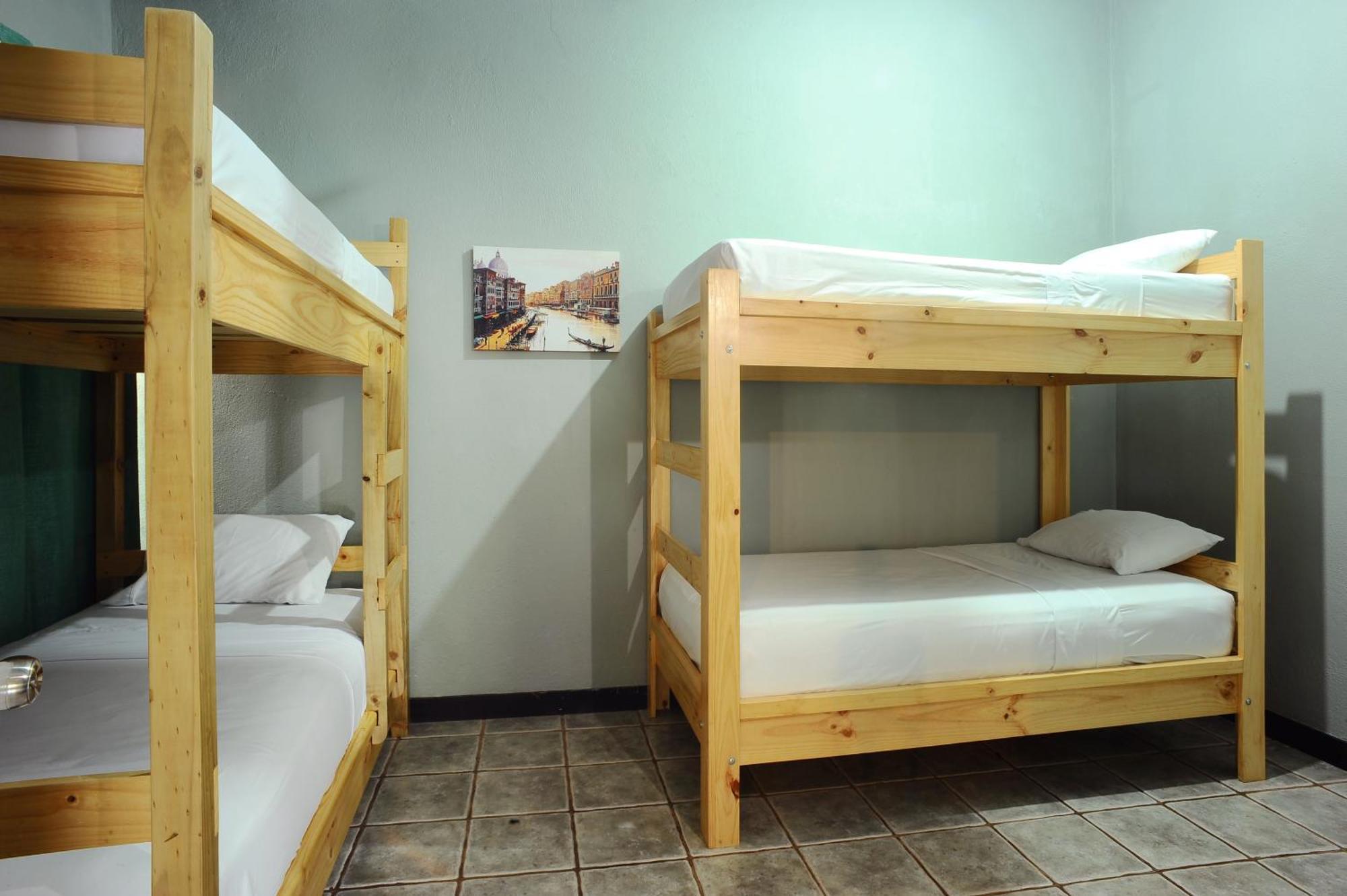 Private Fully Furnished Home At Wide Mouth Frog Hostel 케포스 외부 사진
