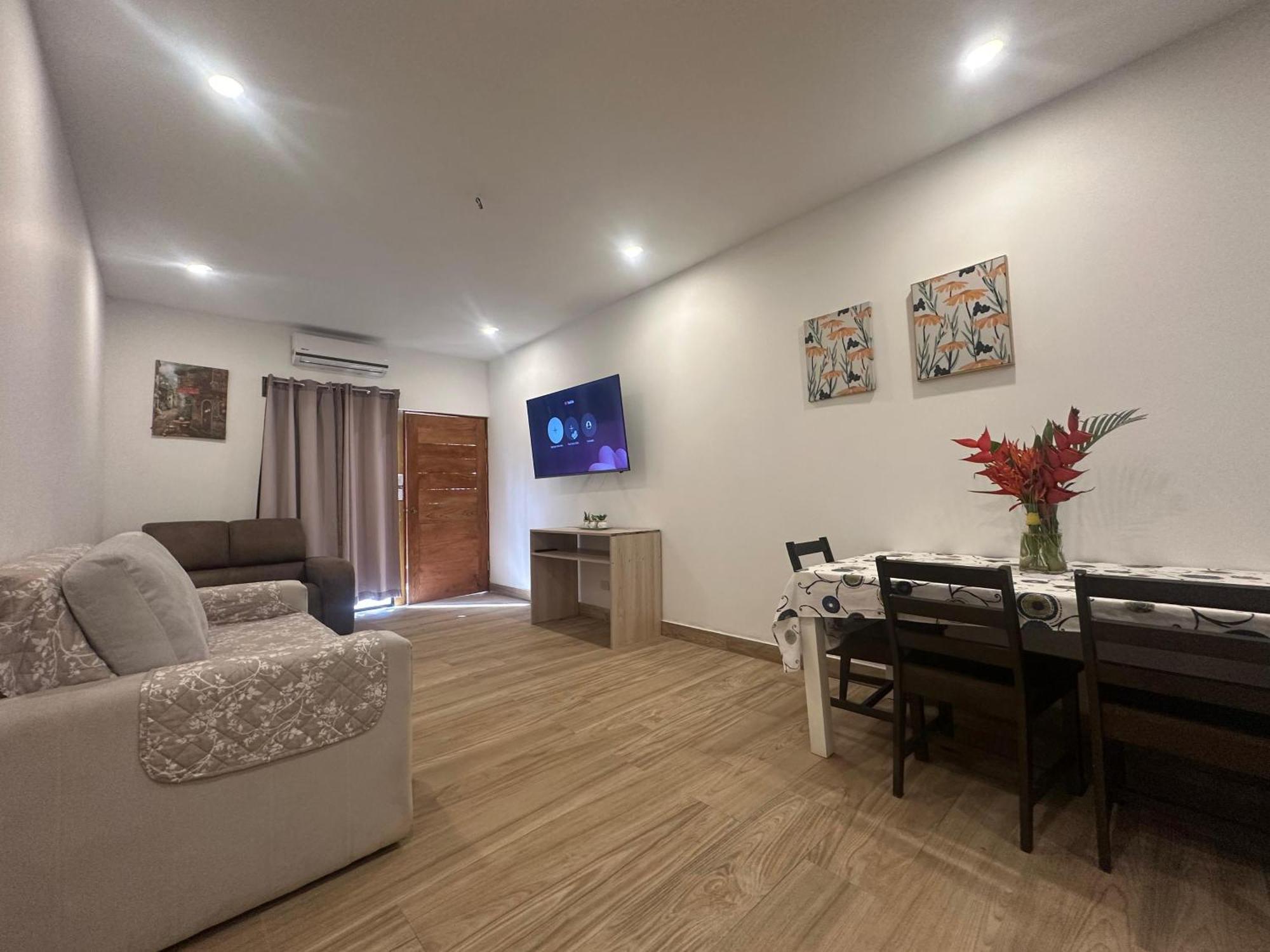 Private Fully Furnished Home At Wide Mouth Frog Hostel 케포스 외부 사진